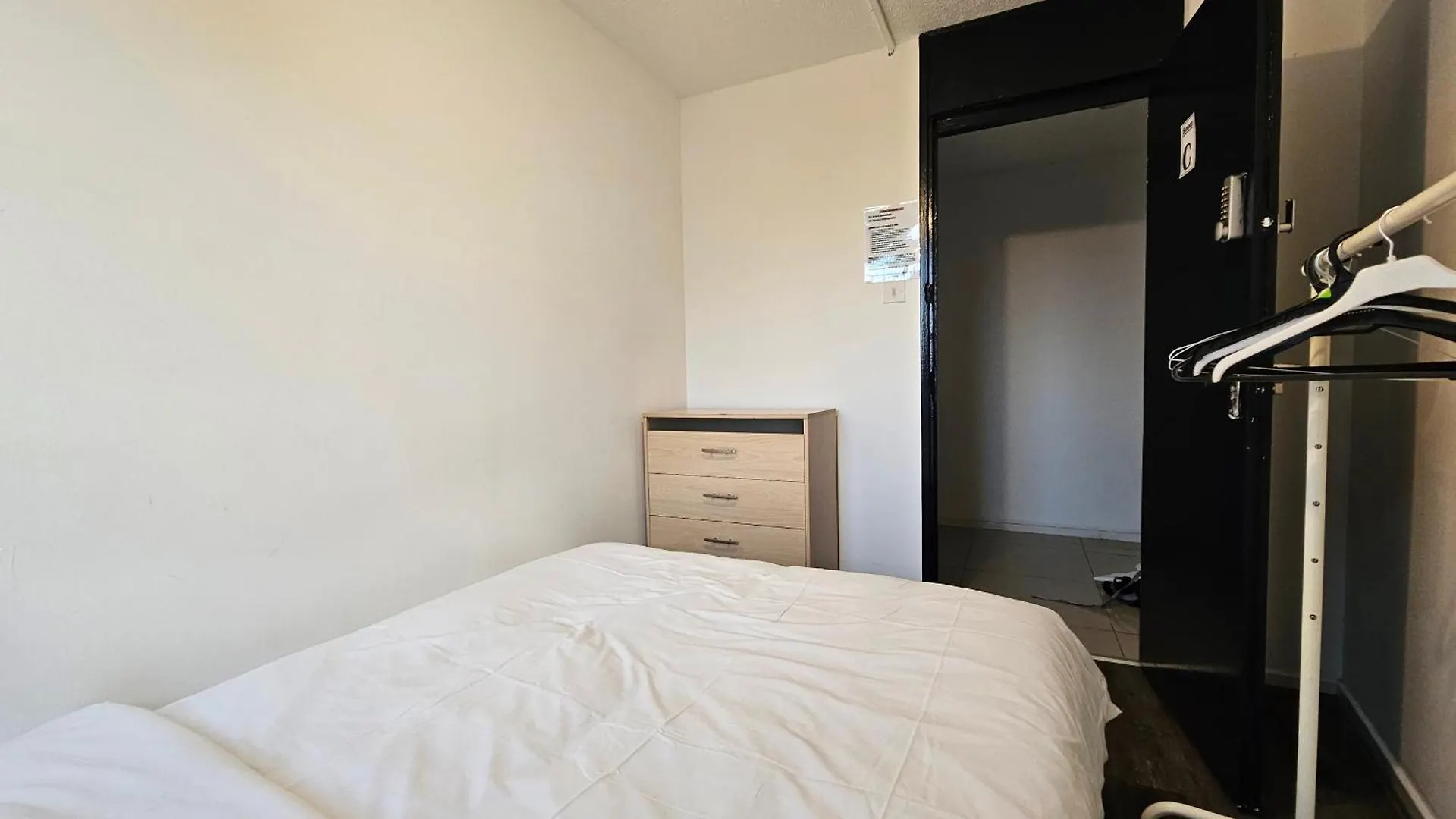 Wapping Stay London 0*,
